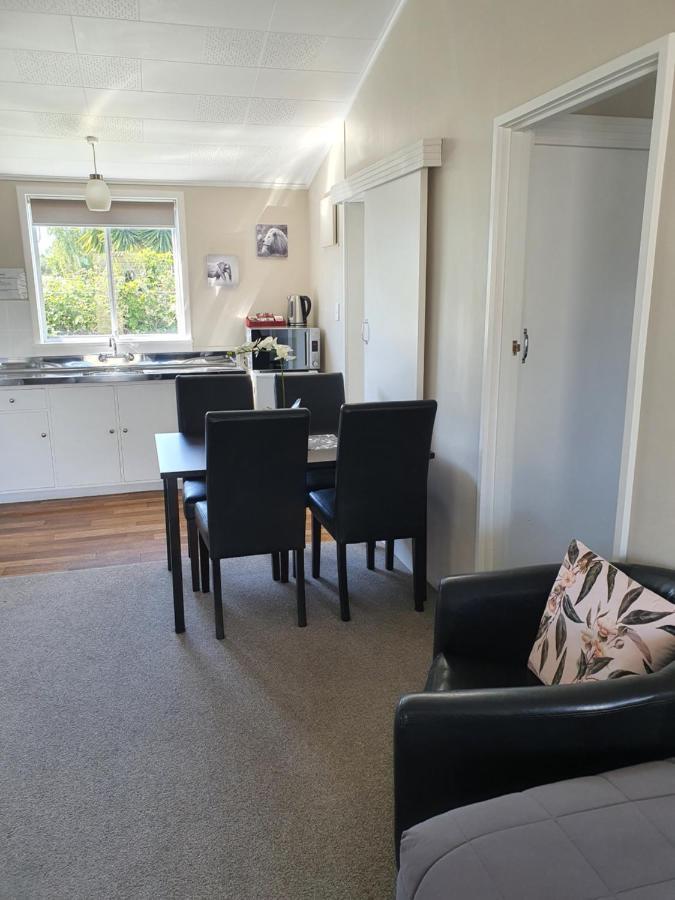Gardner Court Motel Napier Bagian luar foto
