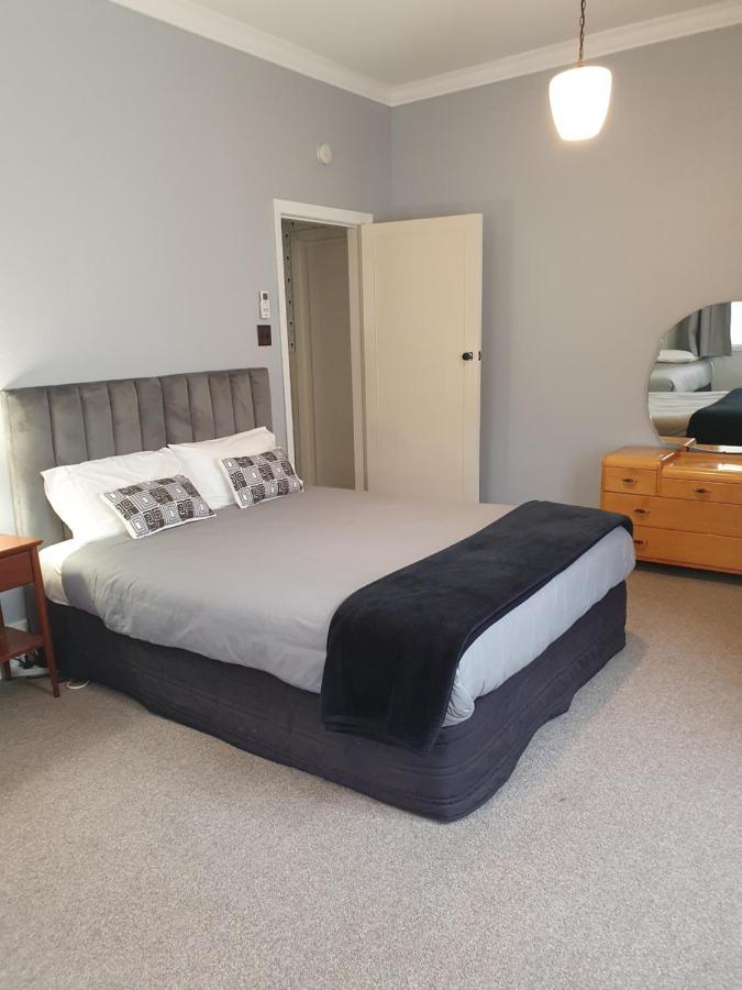 Gardner Court Motel Napier Bagian luar foto