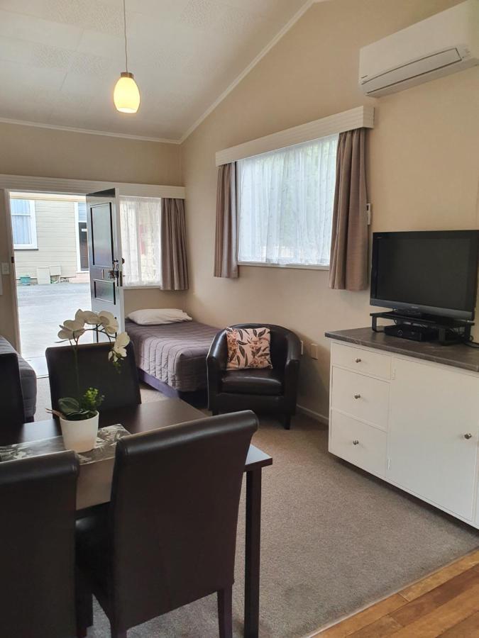 Gardner Court Motel Napier Bagian luar foto