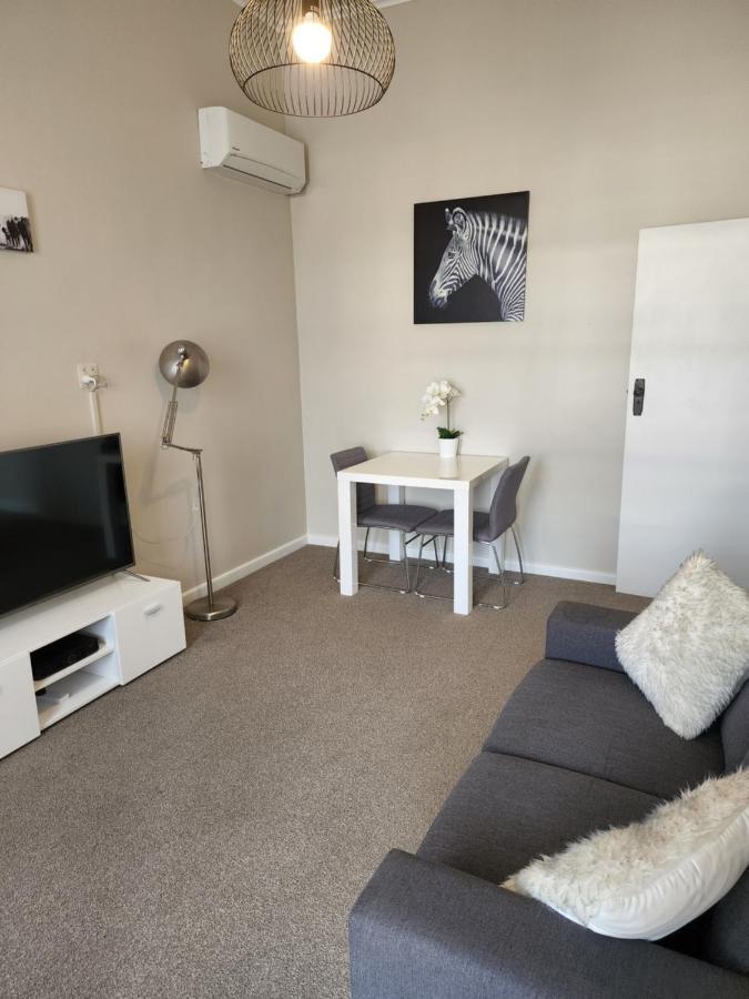 Gardner Court Motel Napier Bagian luar foto