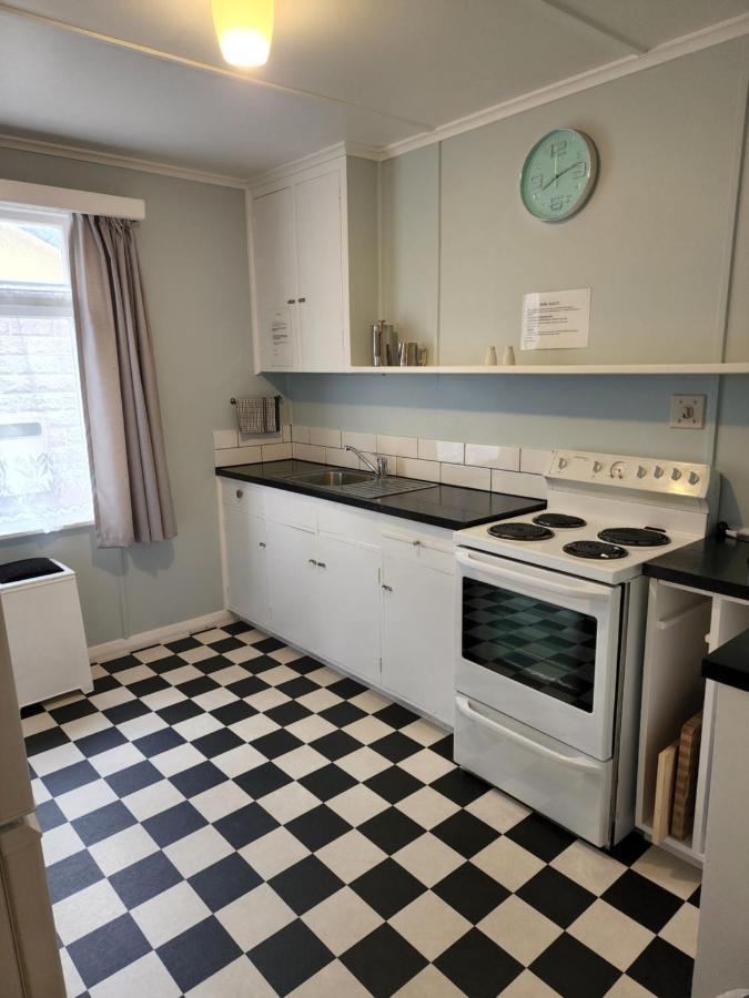 Gardner Court Motel Napier Bagian luar foto
