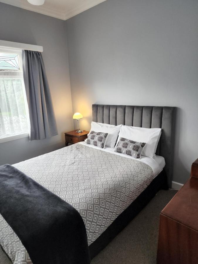 Gardner Court Motel Napier Bagian luar foto