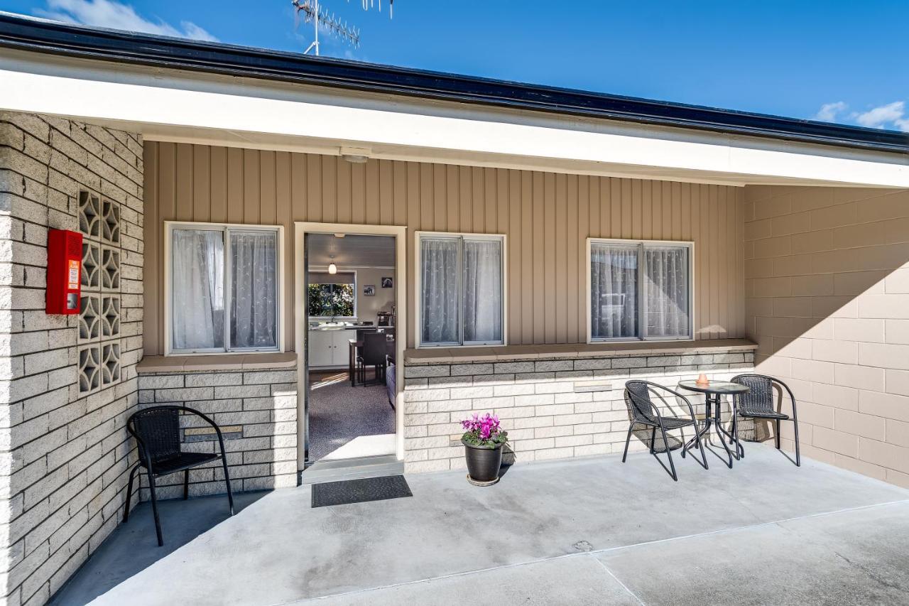 Gardner Court Motel Napier Bagian luar foto