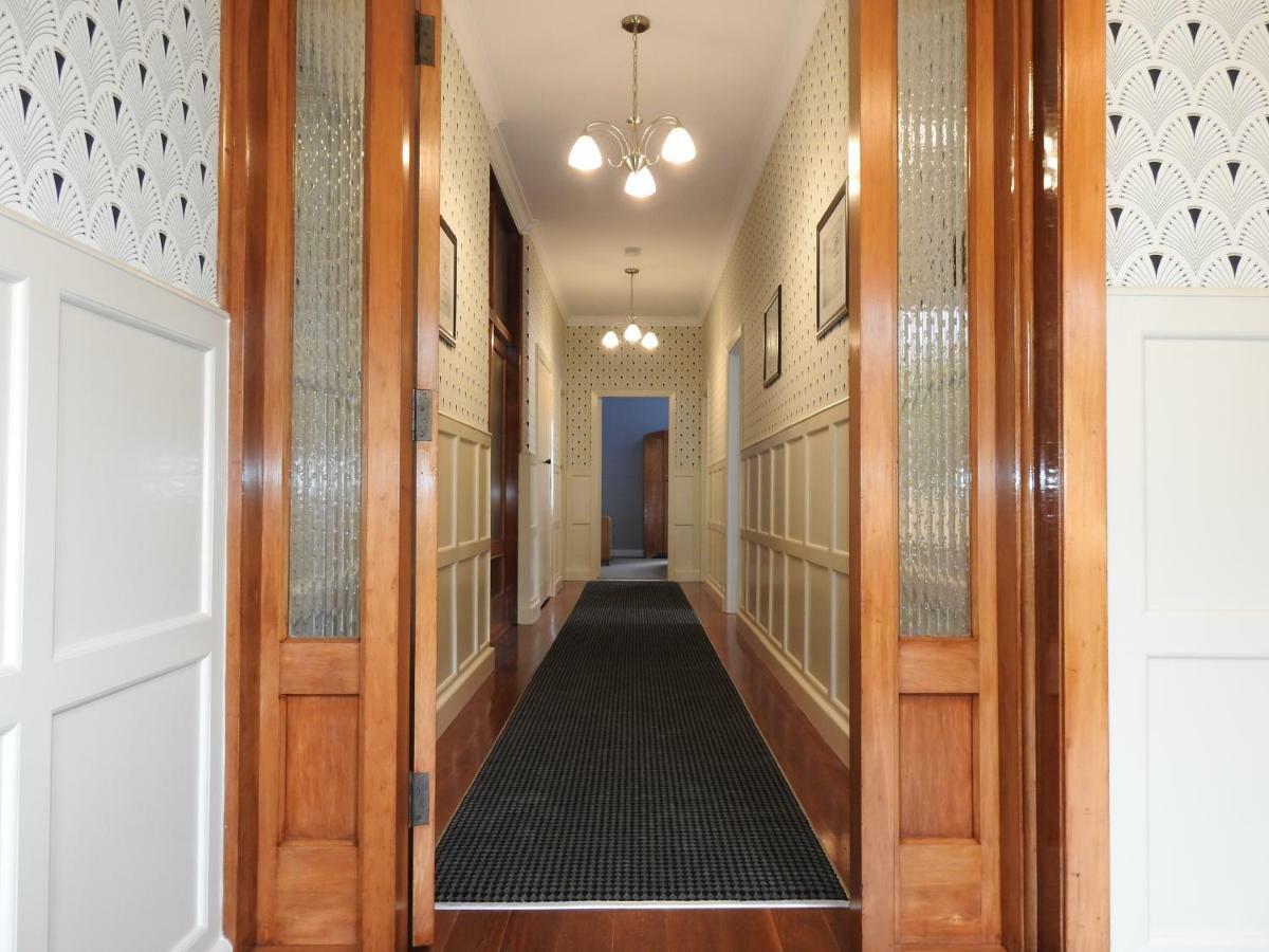 Gardner Court Motel Napier Bagian luar foto
