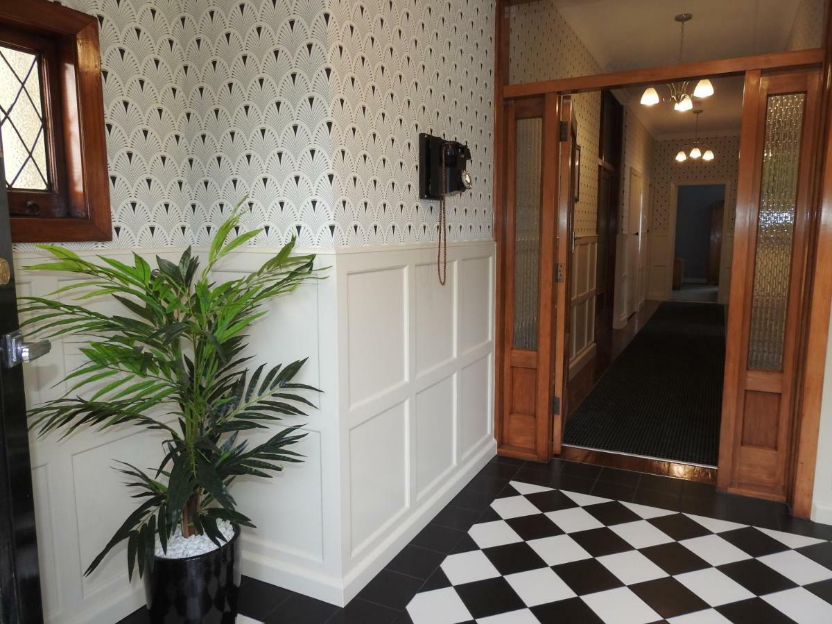 Gardner Court Motel Napier Bagian luar foto