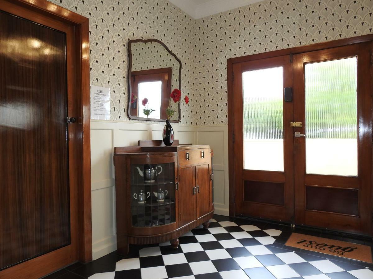 Gardner Court Motel Napier Bagian luar foto