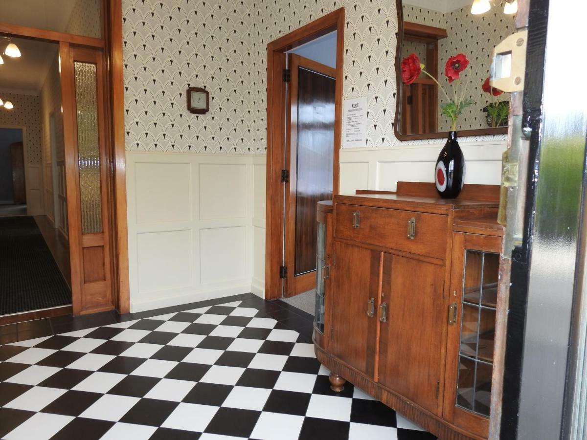 Gardner Court Motel Napier Bagian luar foto