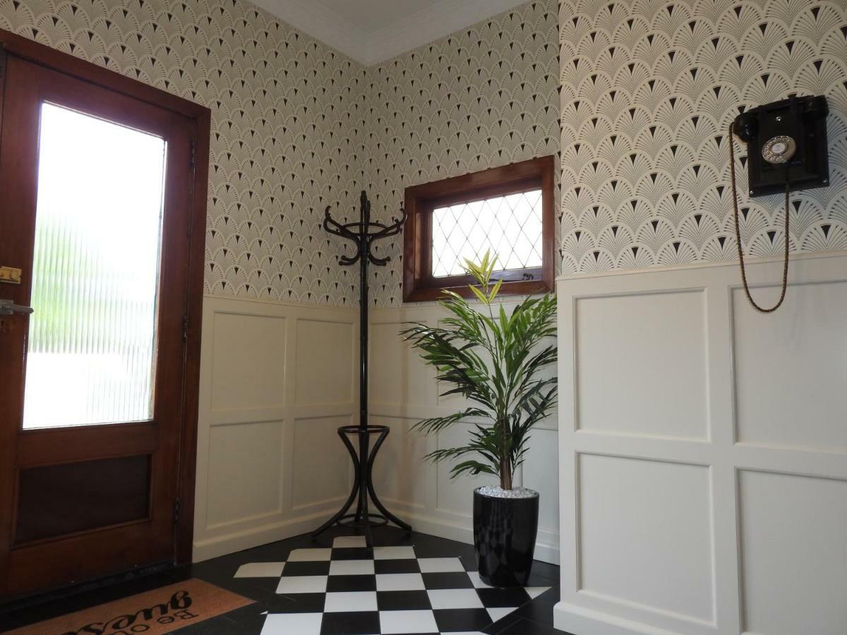 Gardner Court Motel Napier Bagian luar foto